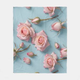 Cobertor De Velo Rosas Cor-de-Rosa Espalhadas Sobre Fundo Azul Clar