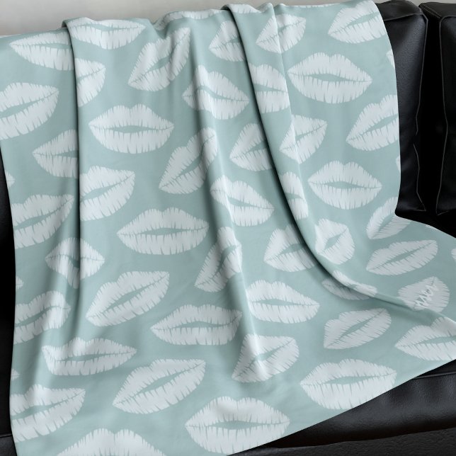 Cobertor De Velo Sage Green Lipstick Beije Padrão Fleece Blanket (A soft sage green lipstick kiss pattern blanket with space for your text)