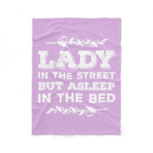 Senhora na rua mas adormecido na cama engraçada