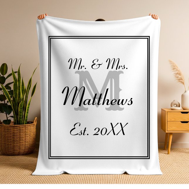 Cobertor De Velo Sr. Elegante e Sra. Monograma White (Elegant Black and White Monogram Initials Inline Fleece Blanket)