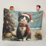 Cobertor De Velo Tuxedo Cat Christmas Vintage Beach<br><div class="desc">Traga o calor dos feriados para a costa com esta charmosa design inspirada na vintagem, apresentando um Gato festivo sentado numa praia de sereno. Com um clássico toque de feriado de tons nostálgicos e vibrações costeiras, esta trabalho de arte captura a magia do Natal pelo mar. Perfeito para espalhar alegria...</div>