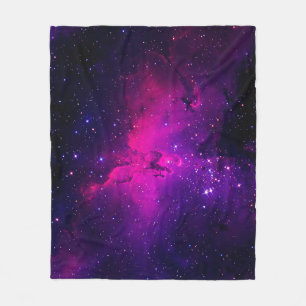 Cobertor De Velo Uma bela e brilhante nebulosa espacial. plano de f