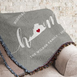 Cobertor Estado Residencial da Virgínia Personalizado<br><div class="desc">Mostre algum orgulho do estado de casa com esta fofa cinza rustica lançando cobertor com "home" em letras brancas de escrita de caligrafia com um mapa da silhueta do estado de Virgínia em pé para a letra "O". Um dentro de ilustração do coração vermelho no mapa do estado completa o...</div>
