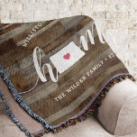 Cobertor North Dakota Home State Personated Wood Look<br><div class="desc">Mostre algum orgulho do estado de casa com este bonitinho roxo cobertor de madeira em forma de moto apresentando "casa" em letras brancas de escrita de caligrafia com um mapa da silhueta do estado de Dakota do Norte em pé para a letra "O". Um dentro cor-de-rosa para ilustração cardíaca no...</div>