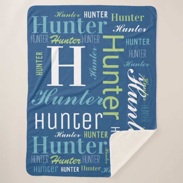 Cobertor Sherpa Azul - Nome Verde e Arte em Nuvem Monograma (Frente)