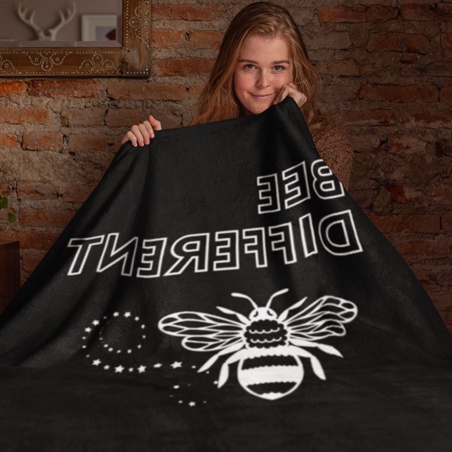 Cobertor Sherpa Bee Diferente (Bee Different Throw Blanket)