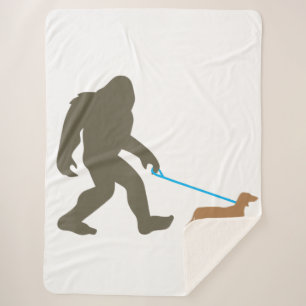 Cobertor Sherpa Bigfoot Walking Dachshund Sasquatch Doxie Dog Gift