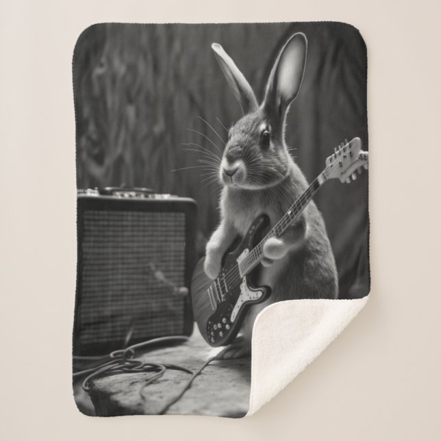 Cobertor Sherpa Bunny tocando violão (Frente)