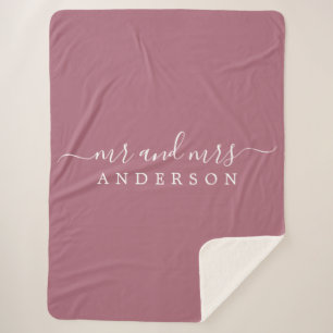 Cobertor Sherpa Chic Newlywn Sr. Purple Cassis Monograma
