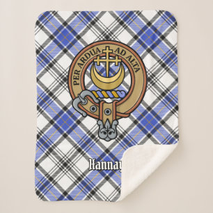 Cobertor Sherpa Clan Hannay Crest sobre Tartan
