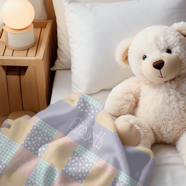 Cobertor Sherpa Daisy Dream Pastel Patchwork (Wrap yourself in our Daisy Dream Pastel Patchwork Sherpa Blanket. Order today.)