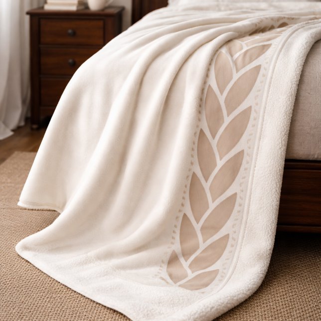 Cobertor Sherpa de Trança Marrom-Claro Marfim (Wide taupe braid overlays bring soft contrast and visual structure to ivory-toned spaces)