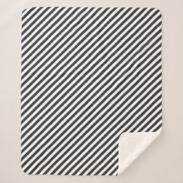 Cobertor Sherpa Diagonal black and white stripes  pattern