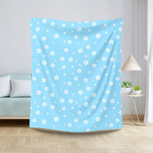 Cobertor Sherpa Flores brancas sobre padrão azul-bebê