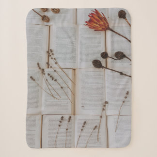 Cobertor Sherpa Flores secas em livros