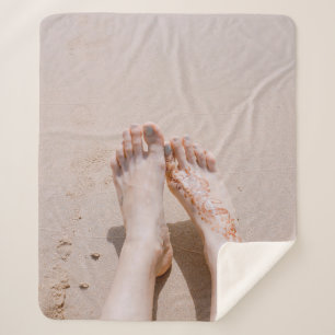 Cobertor Sherpa Fotografia seletiva dos pés com tatuagem em