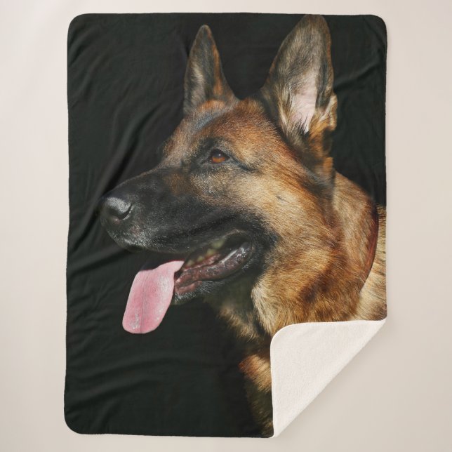 Cobertor Sherpa German shepherd sobre fundo preto (Frente)