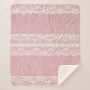 Cobertor Sherpa Lace branco sobre a textura de linho cor-de-rosa P
