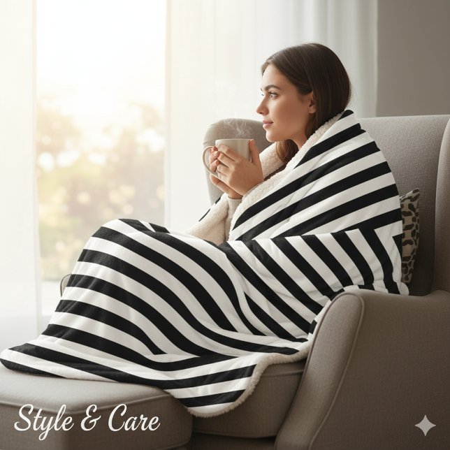 Cobertor Sherpa Listras Clássicas Preto e Branco (Classic Black and White Striped Sherpa Blanket)