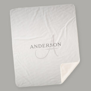 Cobertor Sherpa Listras de Cinzas finas e monogramas