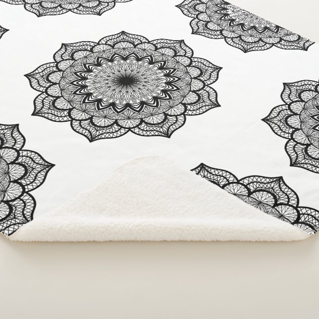 Cobertor Sherpa Mandala Preto em Fundo Branco (3/4)
