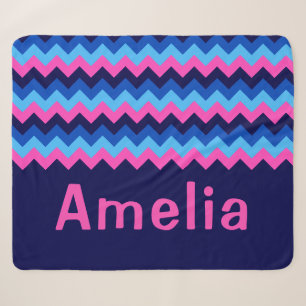 Cobertor Sherpa Médio Monograma Chevron Azul Rosa