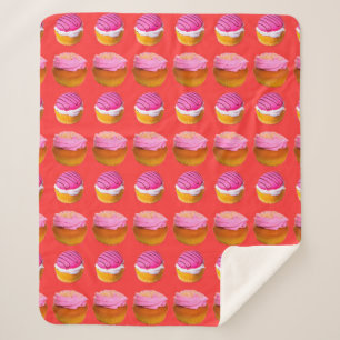 Cobertor Sherpa Muffins, cupcakes com creme branco e rosa em um r