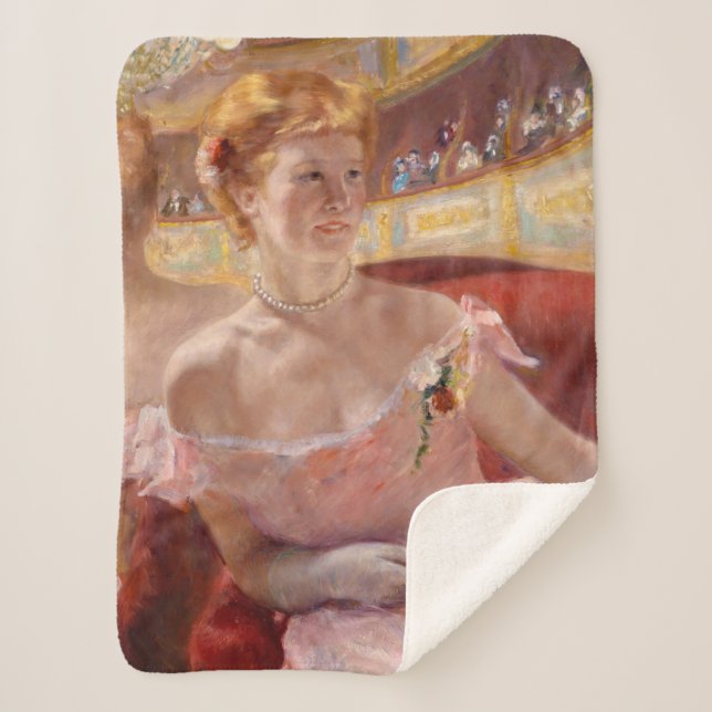 Cobertor Sherpa Mulher Americana com Colar Pérola e Vestido Rosa (Frente)