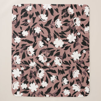 Cobertor Sherpa Padrão floral sobre fundo leopardo.