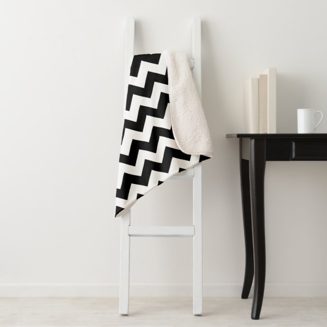 Cobertor Sherpa Padrão Zigzag preto e branco, padrão Chevron (In Situ)