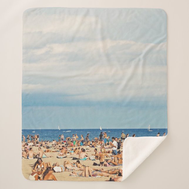 Cobertor Sherpa Pessoas na praia de areia castanha (Frente)