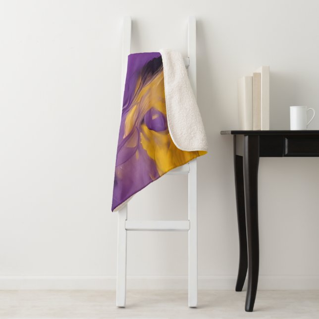 Cobertor Sherpa Purple and Gold Abstract (In Situ)
