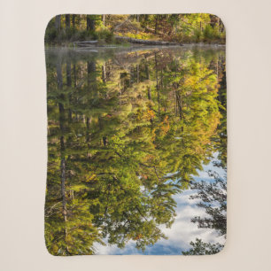 Cobertor Sherpa Reflexos no Lago Red Eagle   Montanhas Brancas