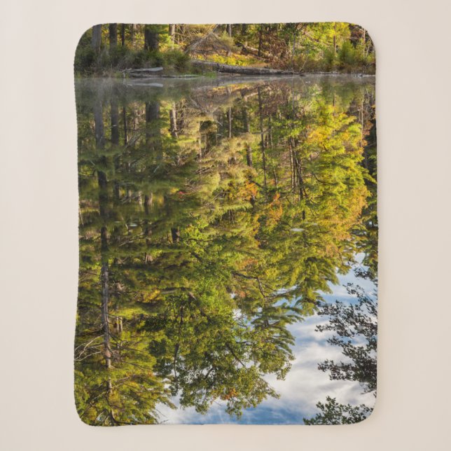 Cobertor Sherpa Reflexos no Lago Red Eagle | Montanhas Brancas (Frente)