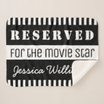 Cobertor Sherpa Reservado para o Movie Star Personalized Funny<br><div class="desc">Reserve seu lugar no sofá com este cobertor de sherpa que tem um visual de quadro de palmas de um diretor de cinema. Em preto e branco com uma borda listrada, este design personalizado diz, "Reservado para o Movie Star" com espaço para o seu nome. Você pode simplesmente adicionar seu...</div>