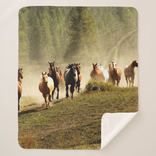 Cobertor Sherpa Running horses on Montana ranch (Frente)
