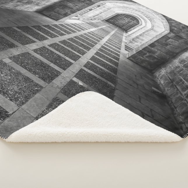 Cobertor Sherpa Simetria em preto e branco (3/4)