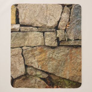 Cobertor Sherpa Um muro de pedra feito de paralelepípedos textu de