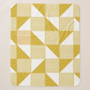 Cobertor Sherpa Yellow color with triangle shape and lines on whit