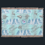 Cobertor Winter Wonderland Blue Merry Christmas<br><div class="desc">Um cobertor de Natal muito encantador,  prateado e azul,  com um padrão de abeto azul e branco,  cones de pínus prateados e agulhas de pínus,  ursos polares dormindo,  Papai noel-trenó e rena,  mortes de bagas ocas azuis,  faíscas e estrelas brancas e saudações de "Feliz Natal".</div>