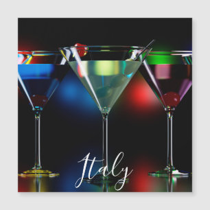 Cocktails diferentes em óculos de martini com luze