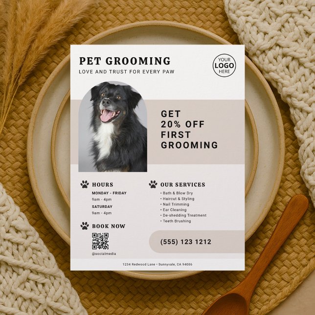 Código QR de Foto de Pet Grooming Panfleto Marrom (Criador carregado)