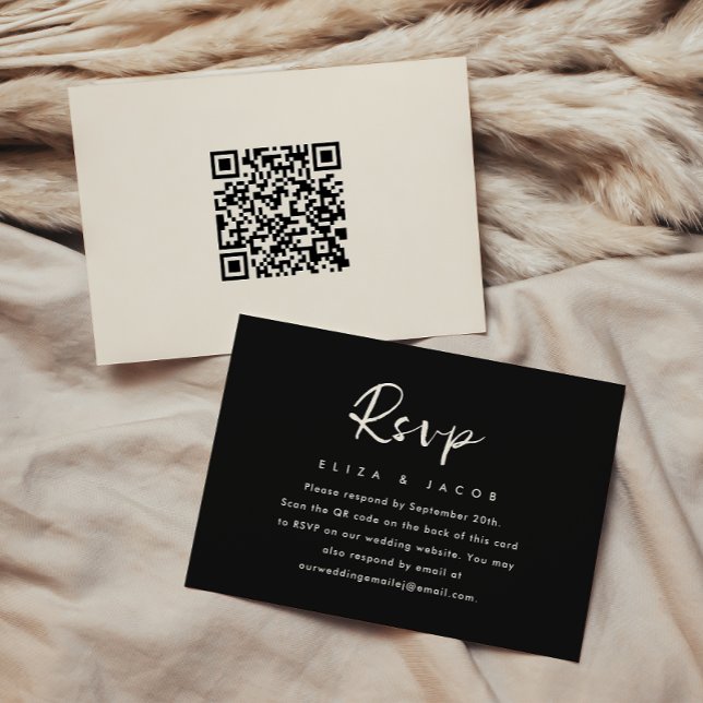 Código QR do script RSVP de Casamento de Creme Pre (Minimal and modern black rsvp card with elegant calligraphy and a qr code back for guest response.)