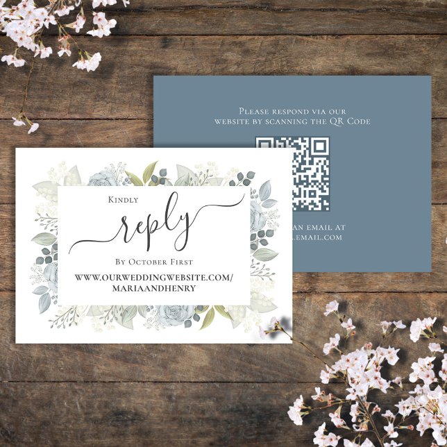 Código QR Elegante RSVP Online Dusty Blue Floral R (Elegant QR Code RSVP Online enclosure card with beautiful blue watercolor floral design. )