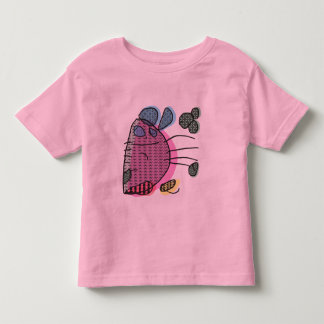 Coelho cor-de-rosa que joga o t-shirt dos miúdos
