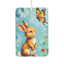 Coelho curioso e borboleta