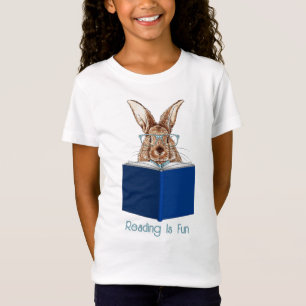 Coelho Marrom Lendo Uma Camiseta De Livro