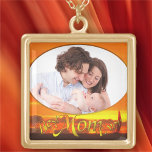 Colar Banhado A Ouro A Melhor Mãe Já Chegou No Sunset 1300<br><div class="desc">Pintura da coleção "Sailboat Sunset 1300" Personalize na página do produto ou clique no botão "Personalizar" para obter mais opções de design. Projetado e criado da minha pintura "Sailboat Sunset 1300" capturando um dos muitos pôrs do sol que eu gostei de viver em Puerto Vallarta, México. Os produtos correspondentes estão...</div>