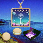 Colar Banhado A Ouro Árvore espiritual do Centro Branco da Vida dos Cos<br><div class="desc">Árvore da Vida é a fonte de uma força que conecta todas as vidas. Representa também o ciclo de vida e morte. Analogamente, significa que todas as vidas no cosmos estão conectadas umas às outras e há um modo de vida espiritual. A ilustração apresenta a árvore da vida como aparece...</div>