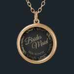 Colar Banhado A Ouro Doninha Personalizada de Casamento de Bridesmaid<br><div class="desc">Este belo colar dourado é desenhado como presente de casamento ou favor para madrinhas. Projetado para coordenar com nossa suíte de casamento elegante de folha de ouro, ele apresenta uma folha de papel dourada que floresce junto com o texto "Brides Maid", assim como um lugar para digitar seu nome. Uma...</div>